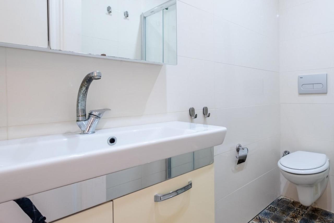 Charming Flat Near Taksim Square In Inonu Sisli *