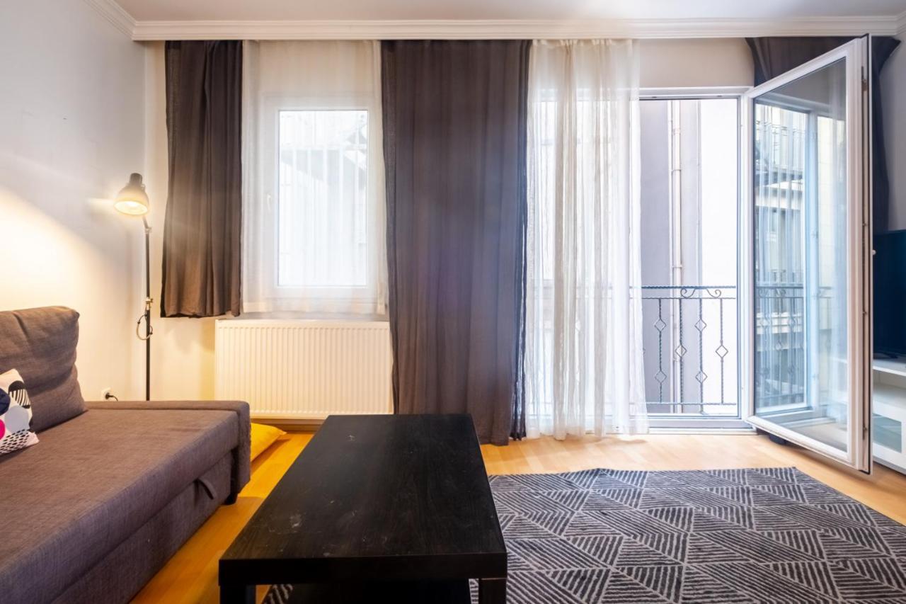 Chic Studio Flat Near Trendy Locations In Beyoglu *