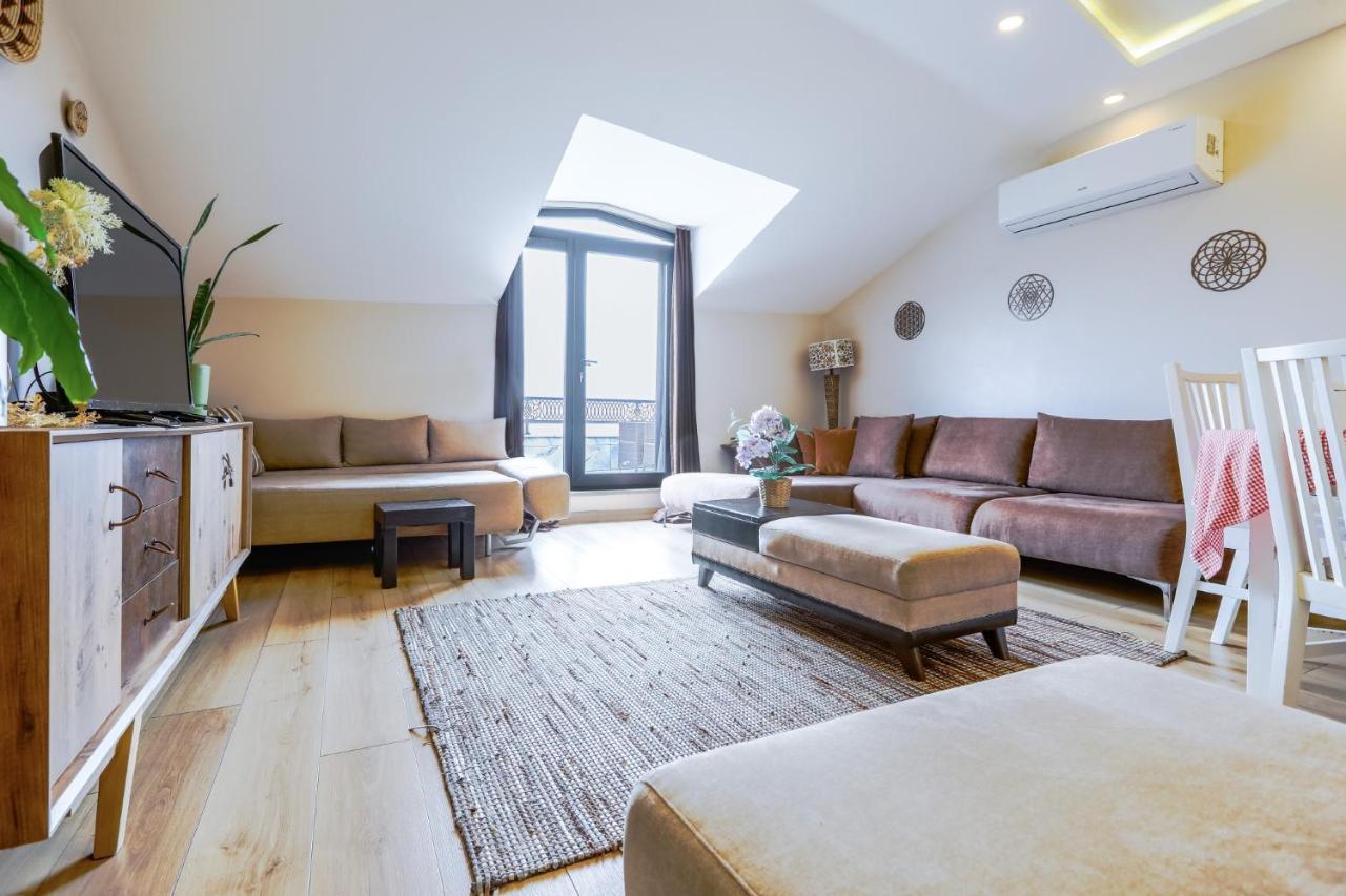 Apartment Peaceful Flat With Adalar View, Balcony And Terrace In Maltepe *