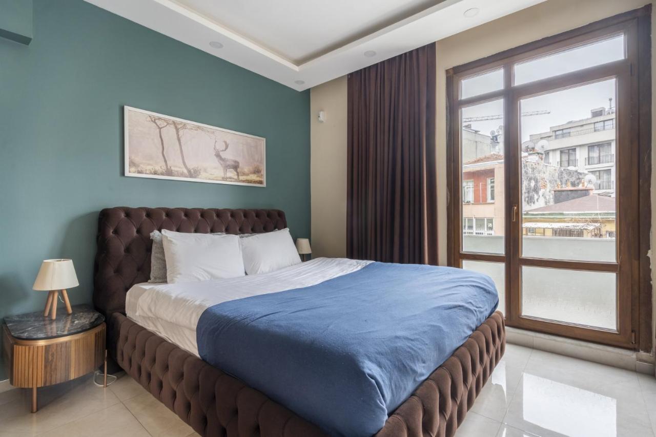 Central Flat With Balcony In Inonu Sisli Istanbul