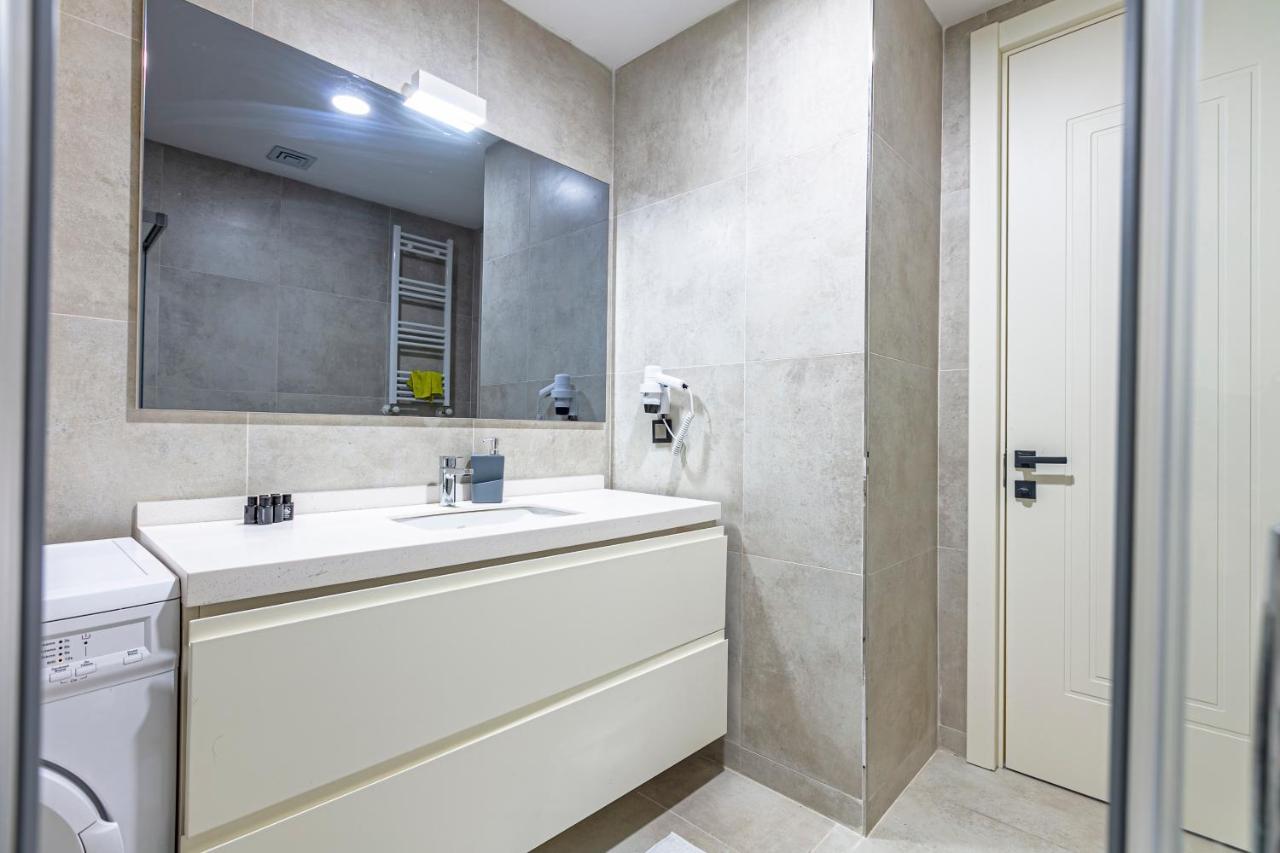 Outlet Karsisinda Harika Bir Daire Tn3 Istanbul