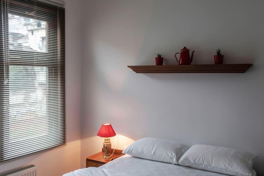 Historical Greco-Ottoman Pavilion Near Tram In Fatih Apartment *