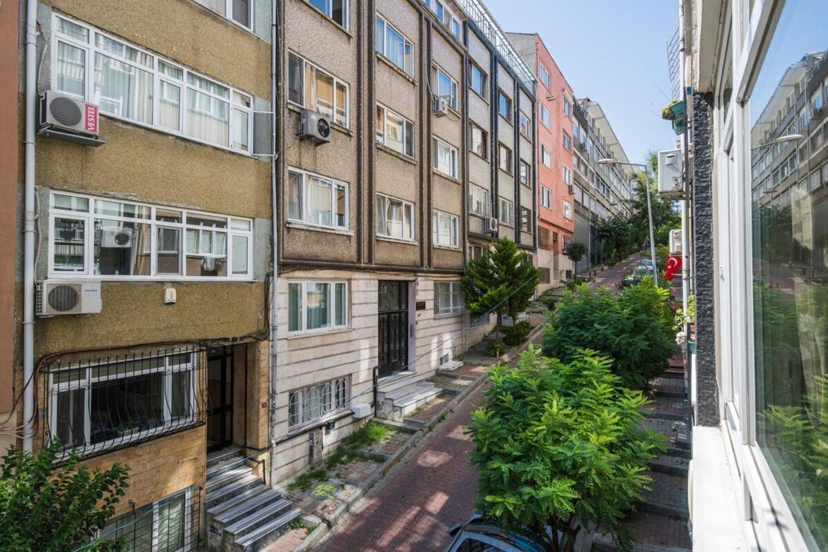 Feel The Spirit Of In A Homey Atmosphere Apartment