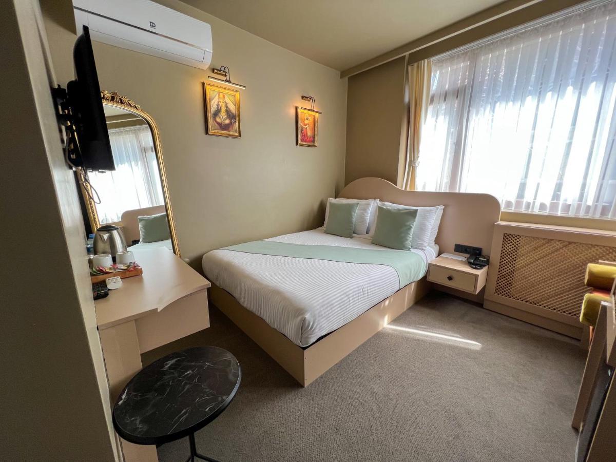 Hotel By Kinyas *