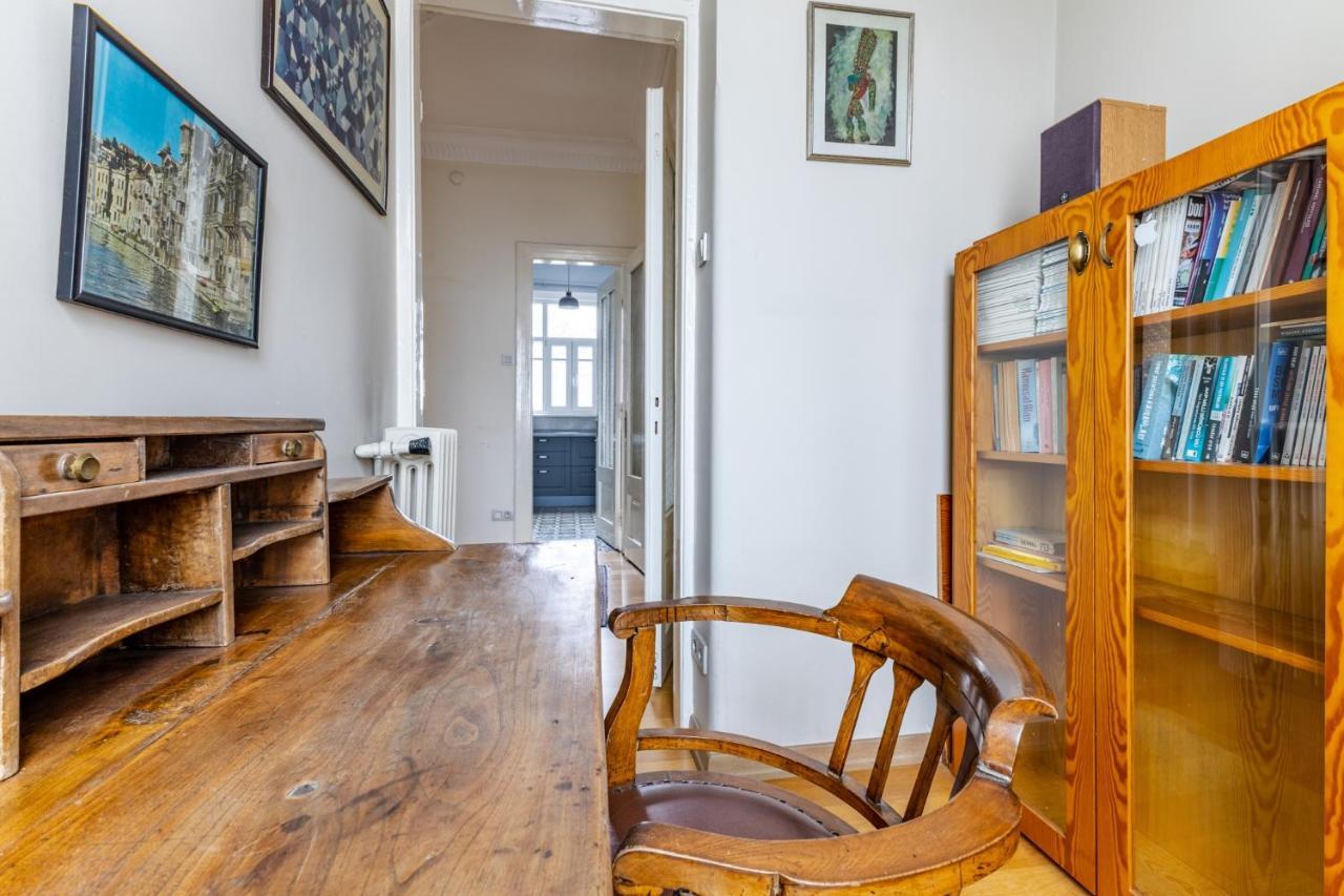 Flat With Balcony And Bosphorus View In Beyoglu Apartment *