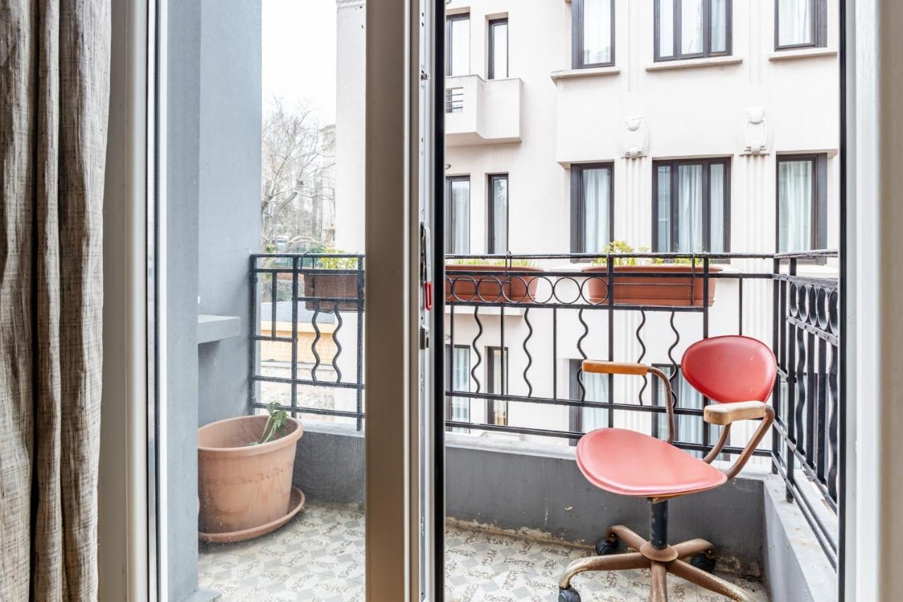 Flat With Balcony And Bosphorus View In Beyoglu Istanbul