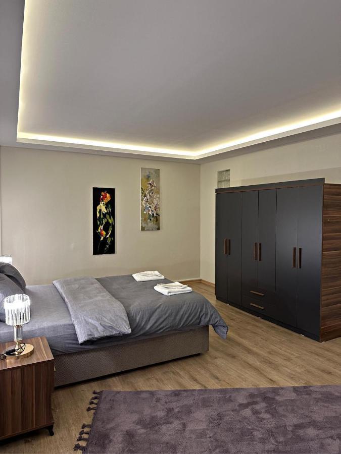 Cihangir Saracoglu * Istanbul