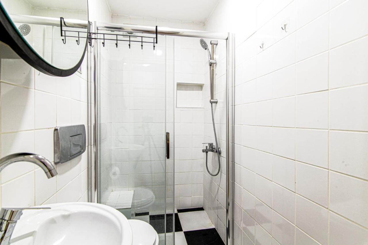 Flat With Balcony And Shared Terrace In Beyoglu Apartment *