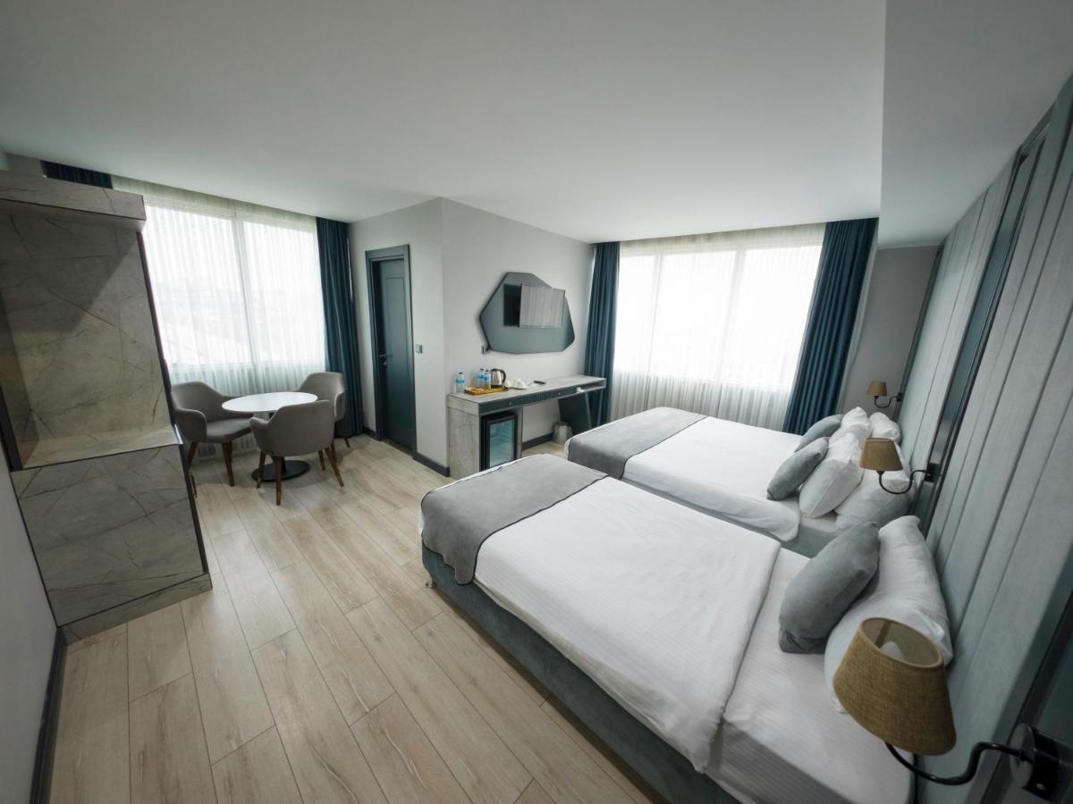 Express Hotel *