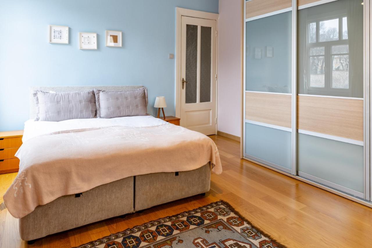 Flat With Balcony And Bosphorus View In Beyoglu Apartment Istanbul