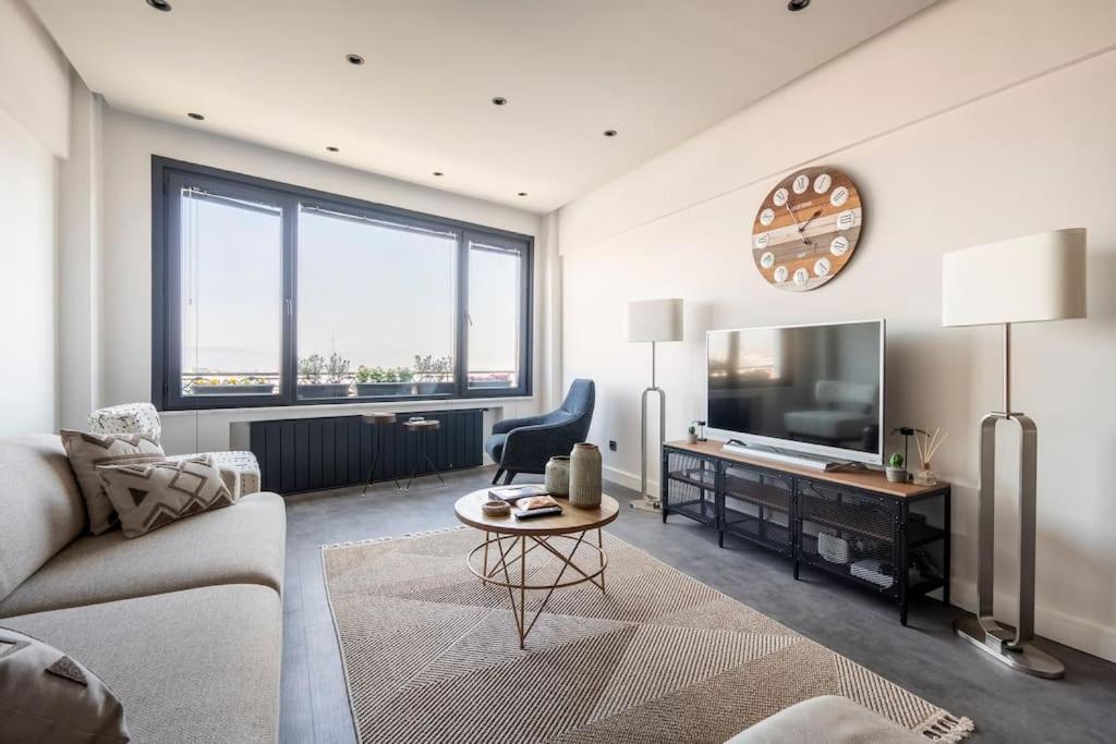 Svm With A Sea View In Nisantasi Apartment *