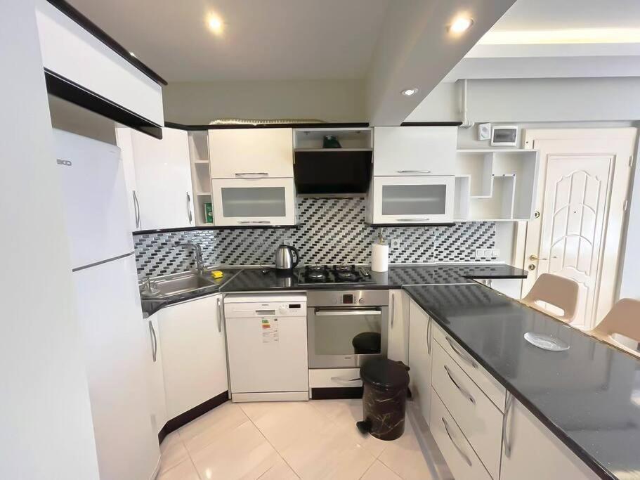 House In The Center Of Kadikoy *