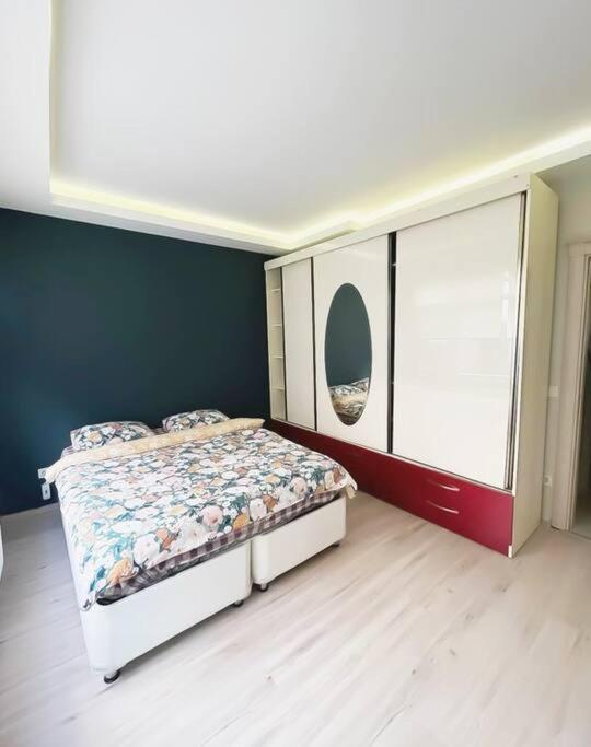 House In The Center Of Kadikoy *