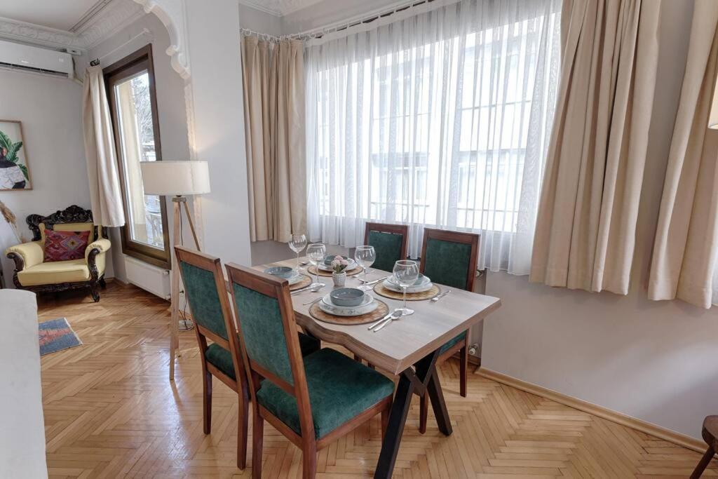 Apartment Gumussuyu By Azad Homes *