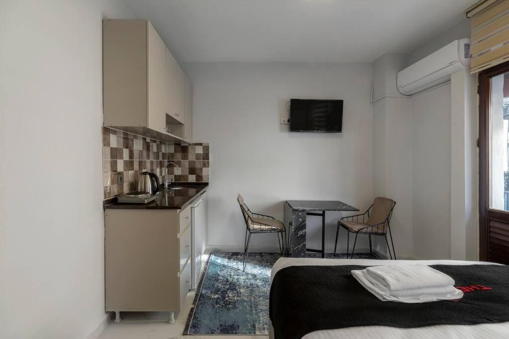 Cozy & Comfy Studio At Beyoglu - 41 Apartment