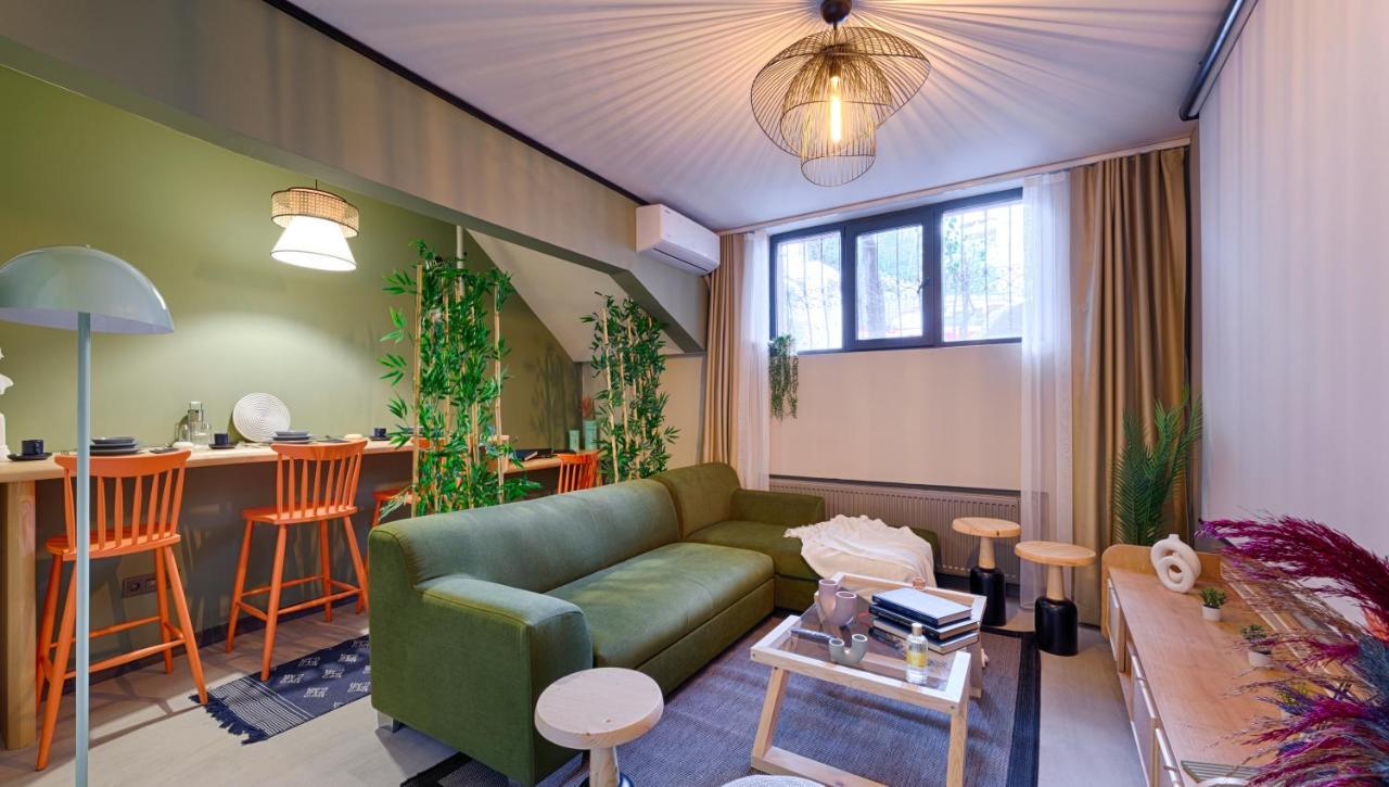 Artful W/projector In Beyoglu, Cihangir Apartment *