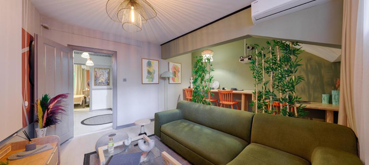 Artful W/projector In Beyoglu, Cihangir Apartment Istanbul