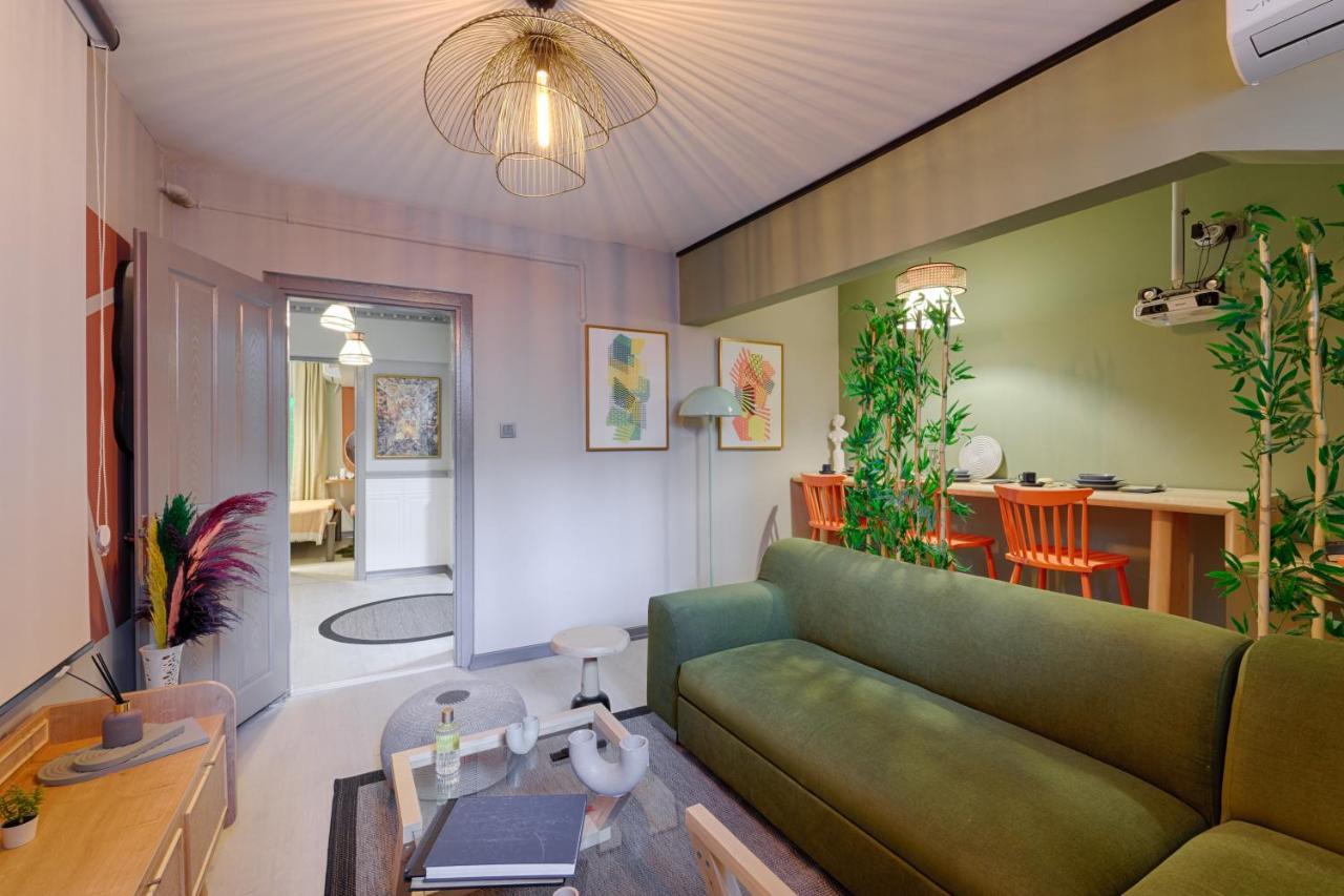 Apartment Artful W/projector In Beyoglu, Cihangir Istanbul