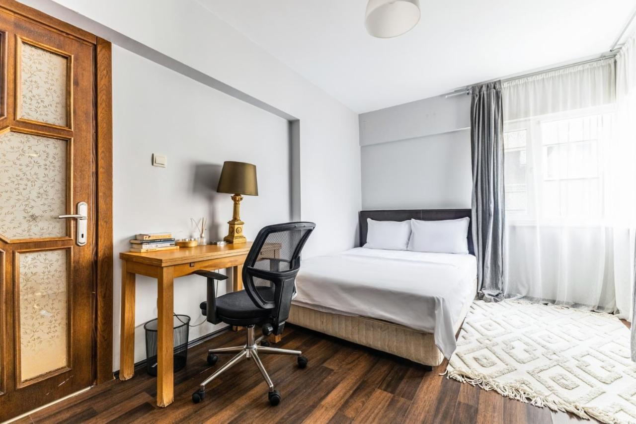 Chic Luminous Flat In Uskudar