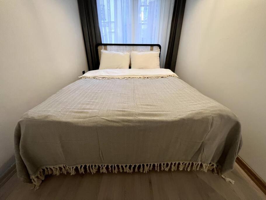Cozy 2br Renovated 1 Min To Metro *