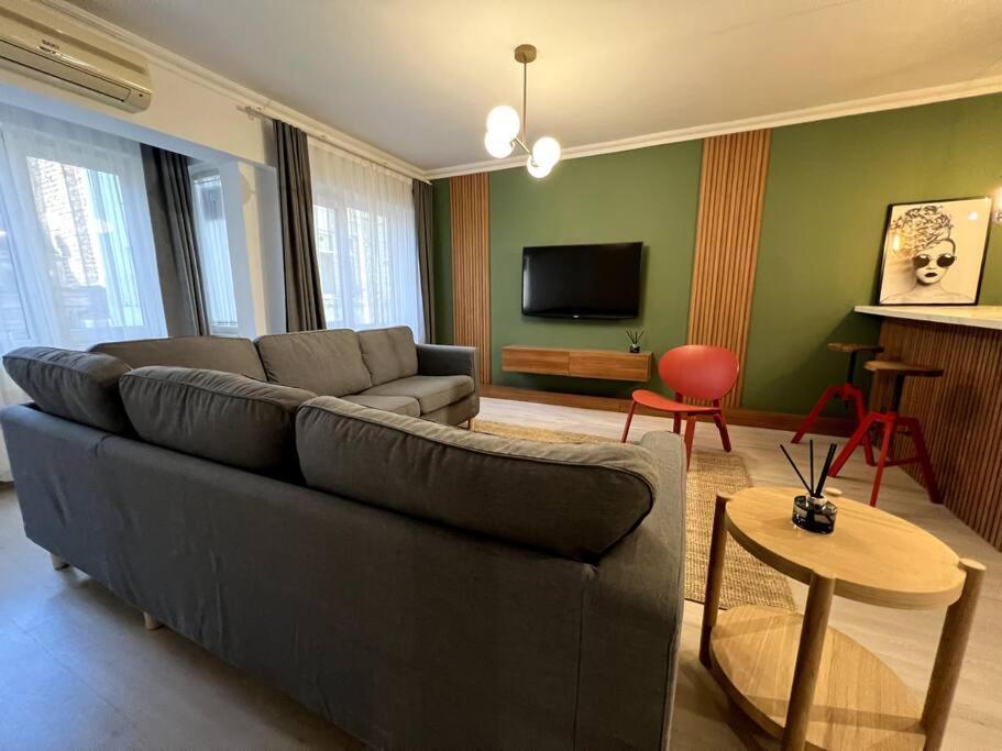 Cozy 2br Renovated 1 Min To Metro * Istanbul