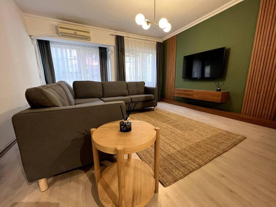 Cozy 2br Renovated 1 Min To Metro