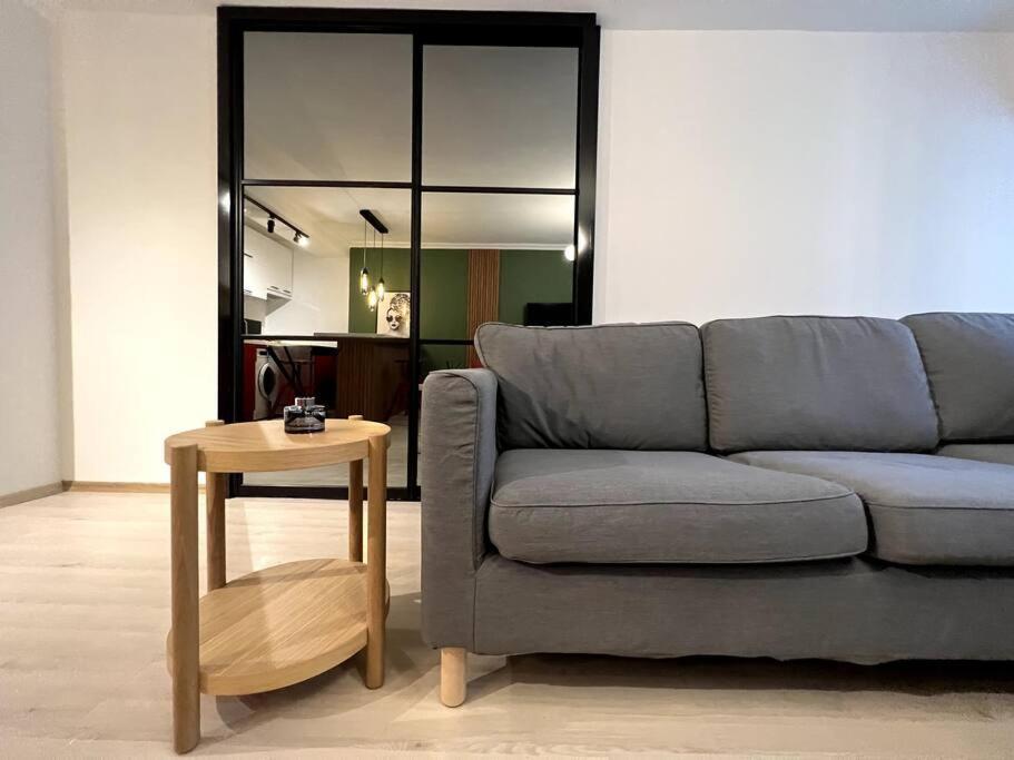 Cozy 2br Renovated 1 Min To Metro *
