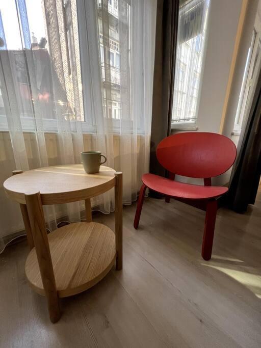 Cozy 2br Renovated 1 Min To Metro Apartment Istanbul