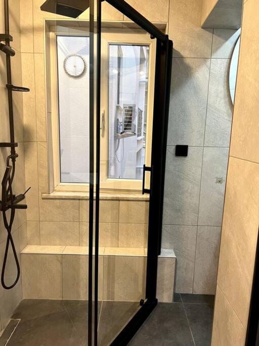 Cozy 2br Renovated 1 Min To Metro Apartment