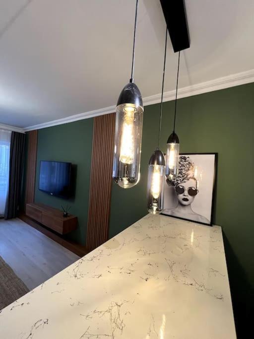 Cozy 2br Renovated 1 Min To Metro Apartment Istanbul