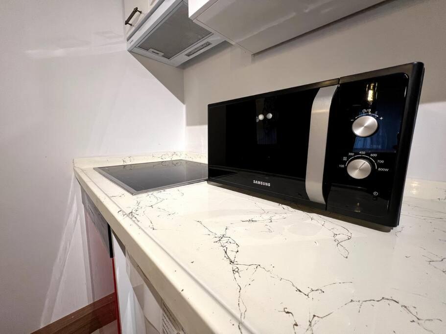 Cozy 2br Renovated 1 Min To Metro * Istanbul