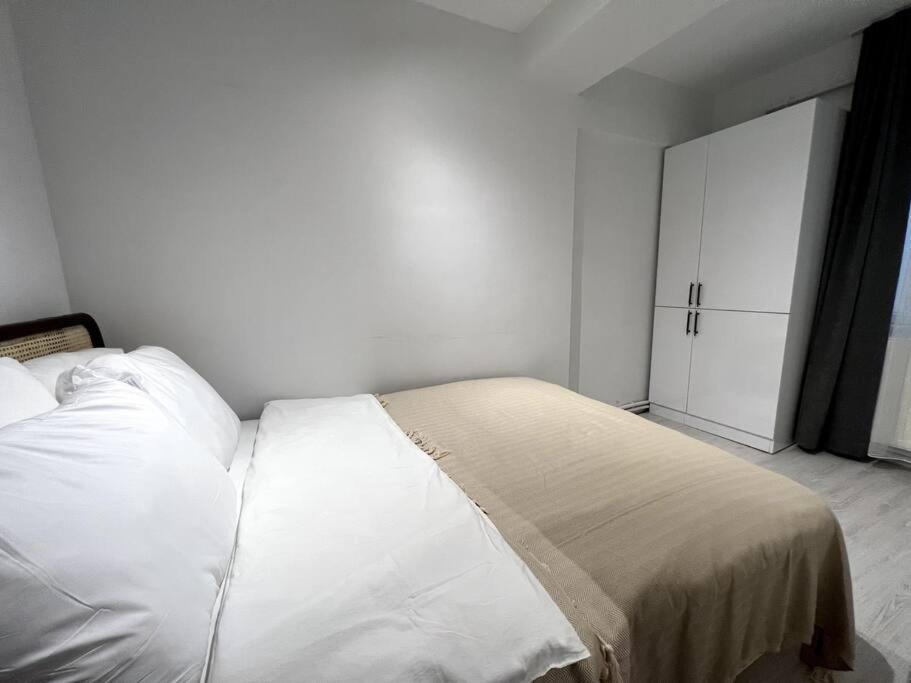 Cozy 2br Renovated 1 Min To Metro * Istanbul