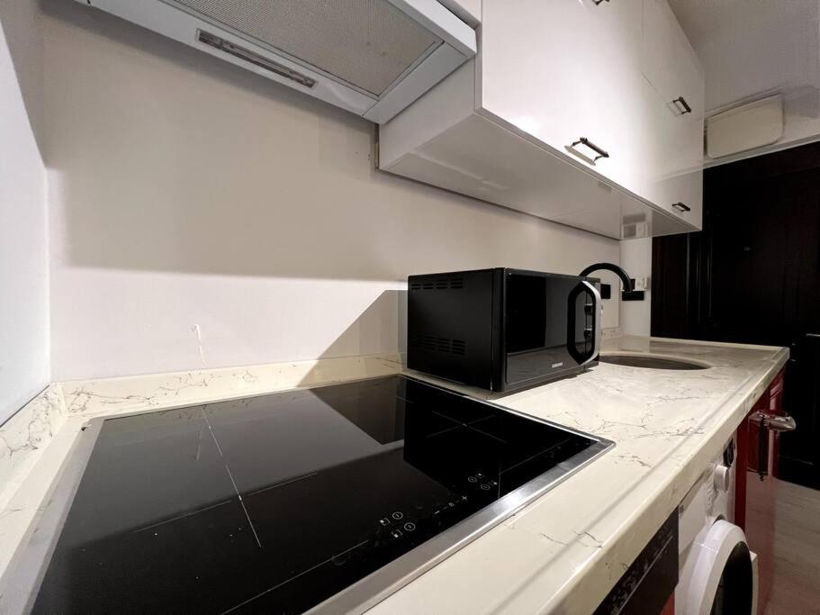 Cozy 2br Renovated 1 Min To Metro Apartment