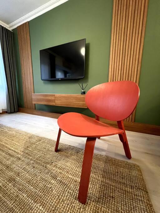 Cozy 2br Renovated 1 Min To Metro *