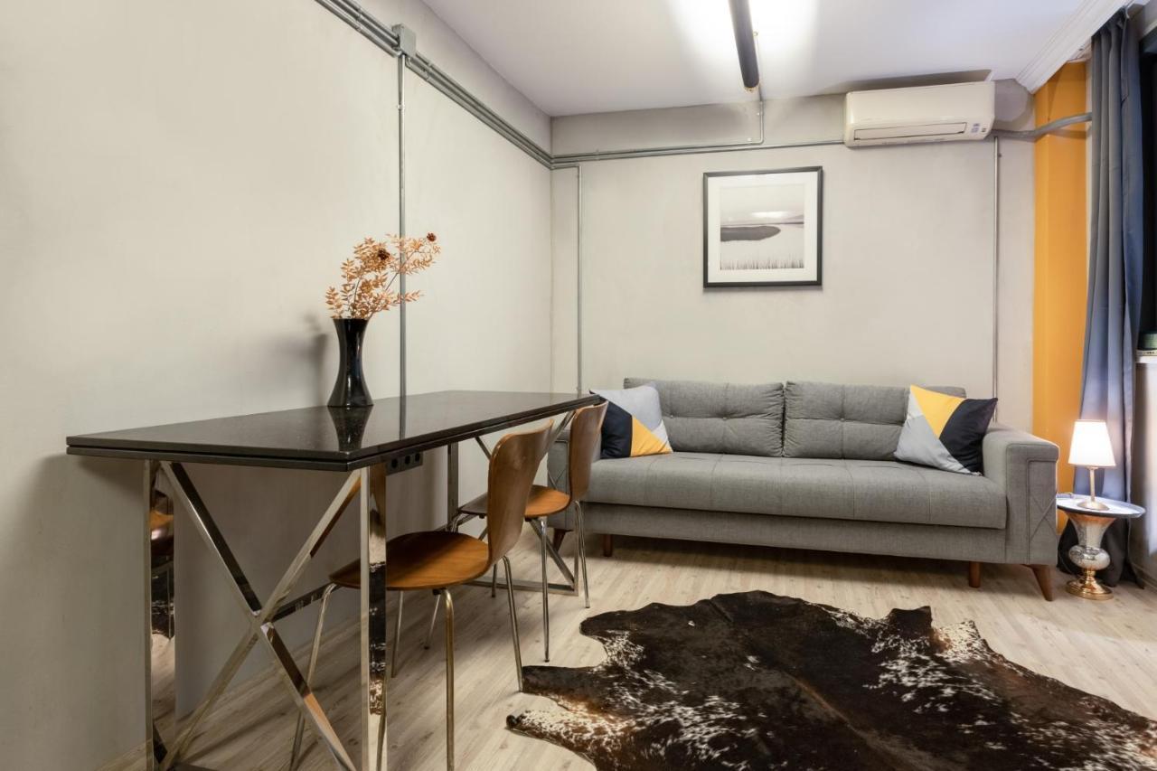 Contemporary And Stylish Flat In Sisli *