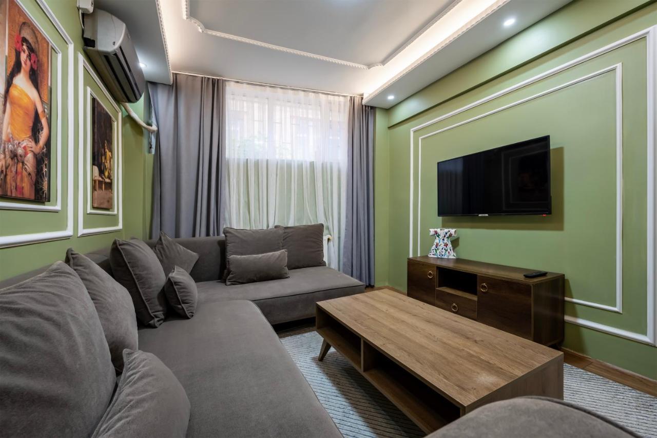 Secret Garden - Basement Apartment