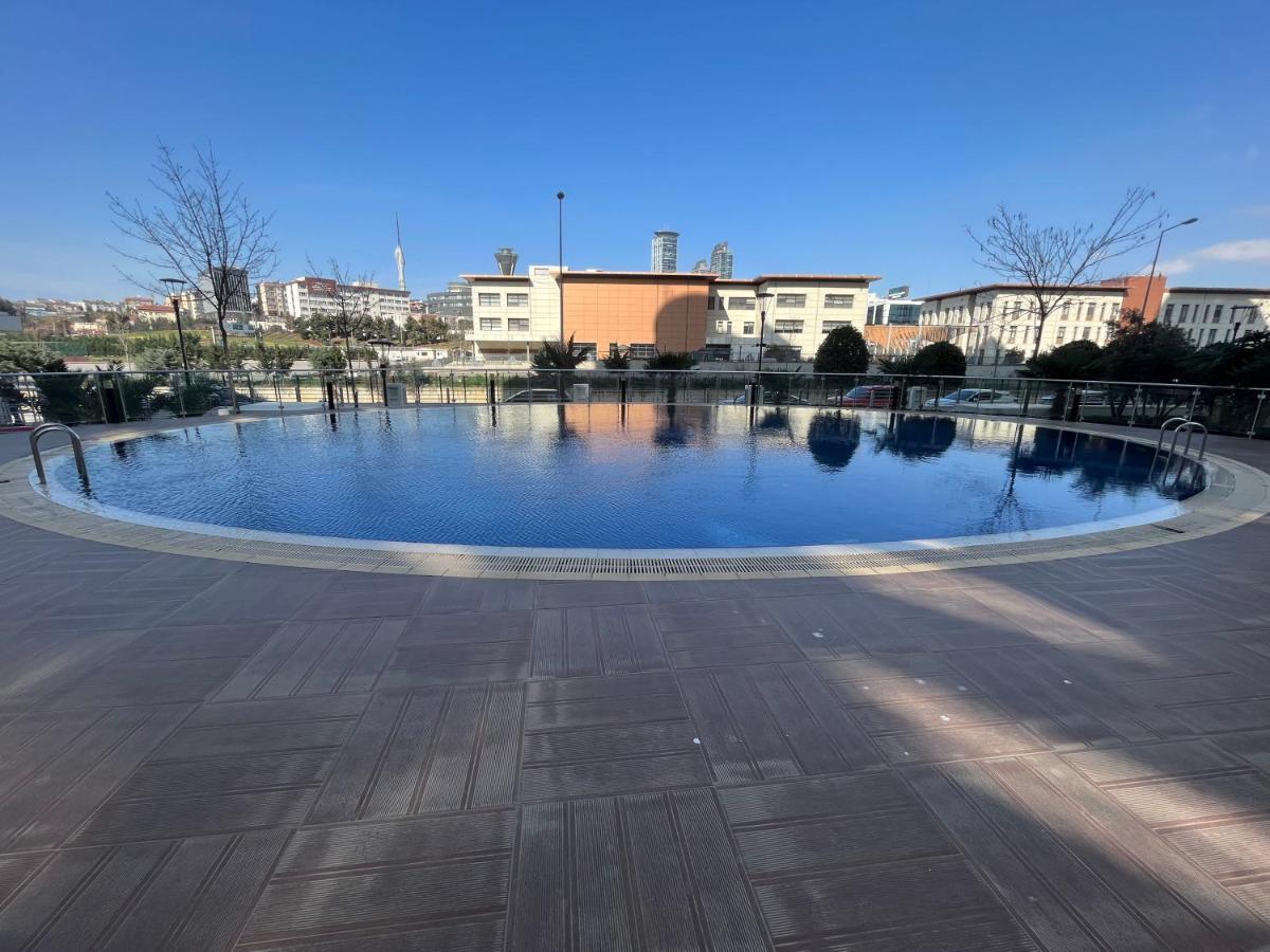 Luxury With Pool In The Center Of * Istanbul