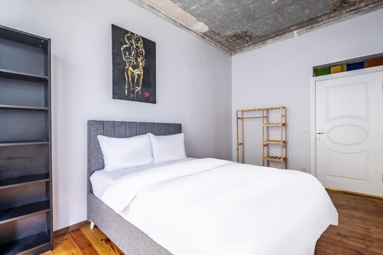 Apartment Comfortable Flat With Great Location In Beyoglu
