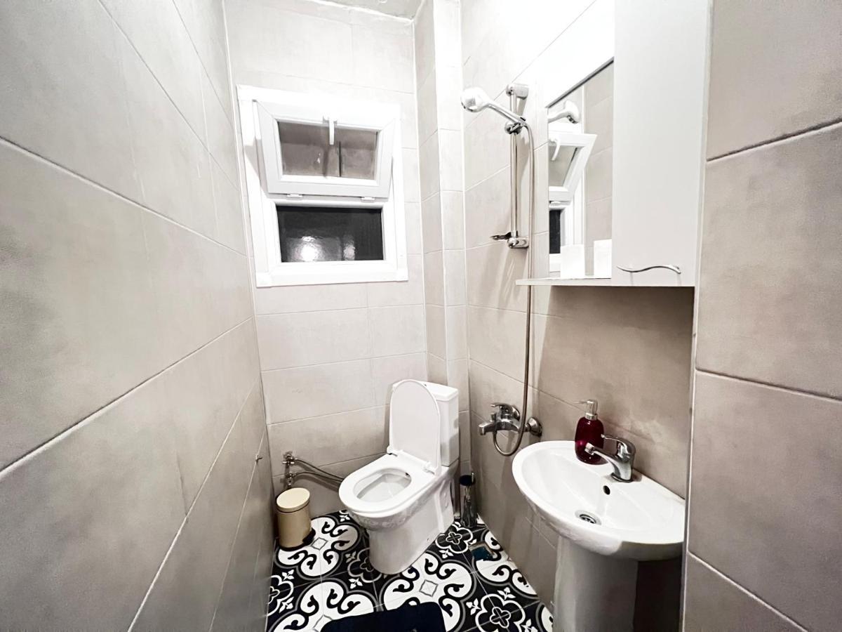 Spacious Family Flat , 3br, 2ba *