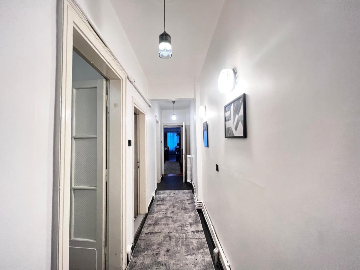 Apartment Spacious Family Flat , 3br, 2ba Istanbul