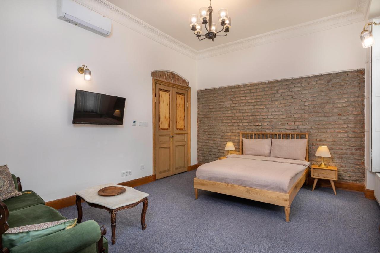 9 Pera Apartment