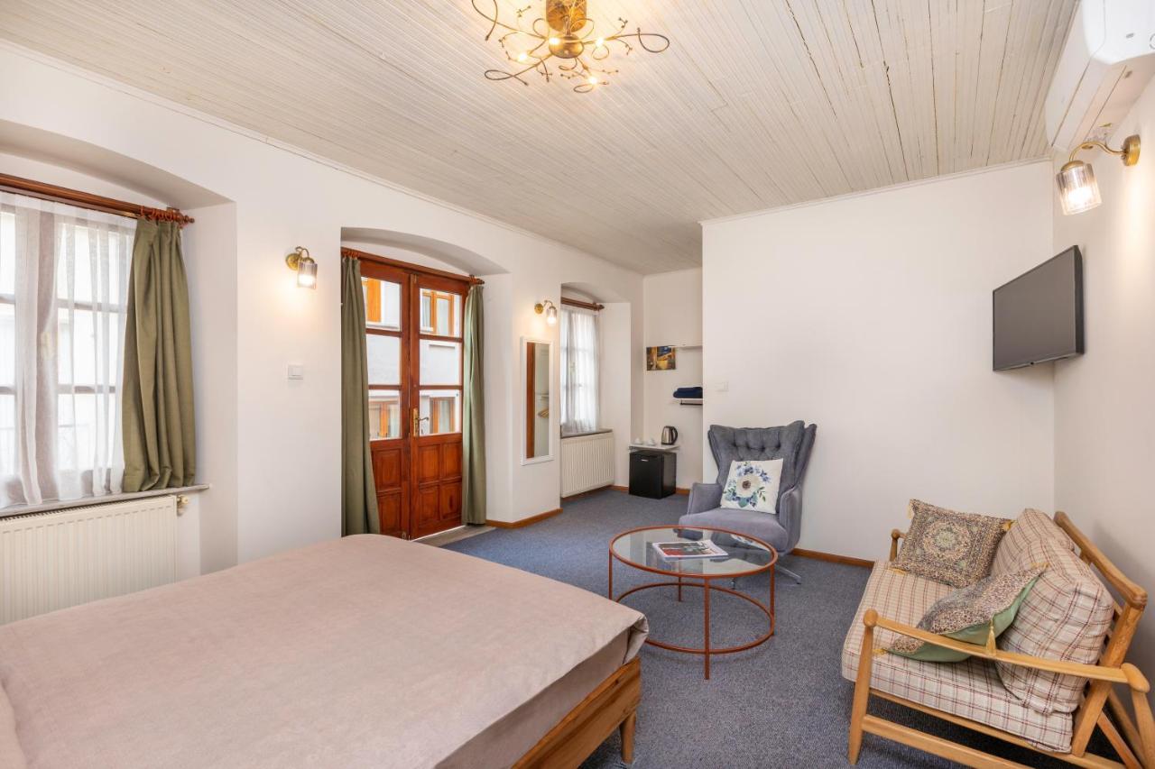 Apartment 9 Pera