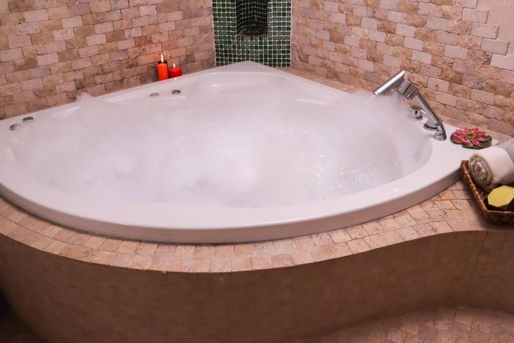 Delux Private Jacuzzi And Sauna Inside The Flat Apartment Istanbul