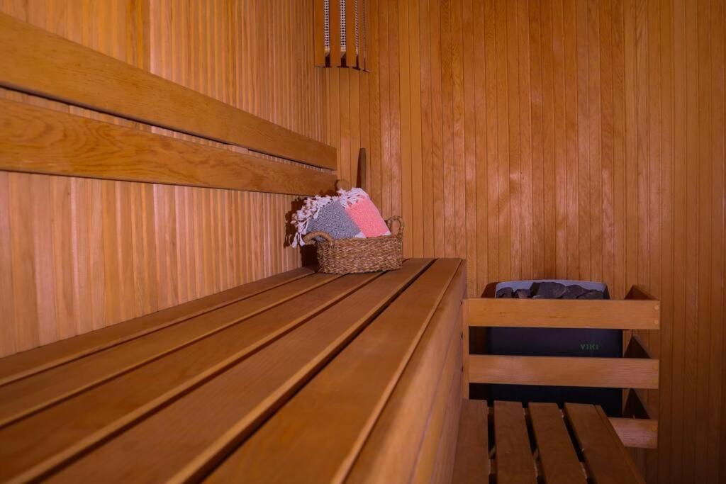 Delux Private Jacuzzi And Sauna Inside The Flat Apartment *