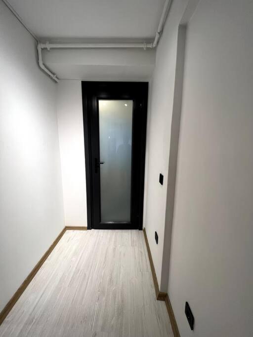 Cozy 2br Renovated 1 Min To Metro