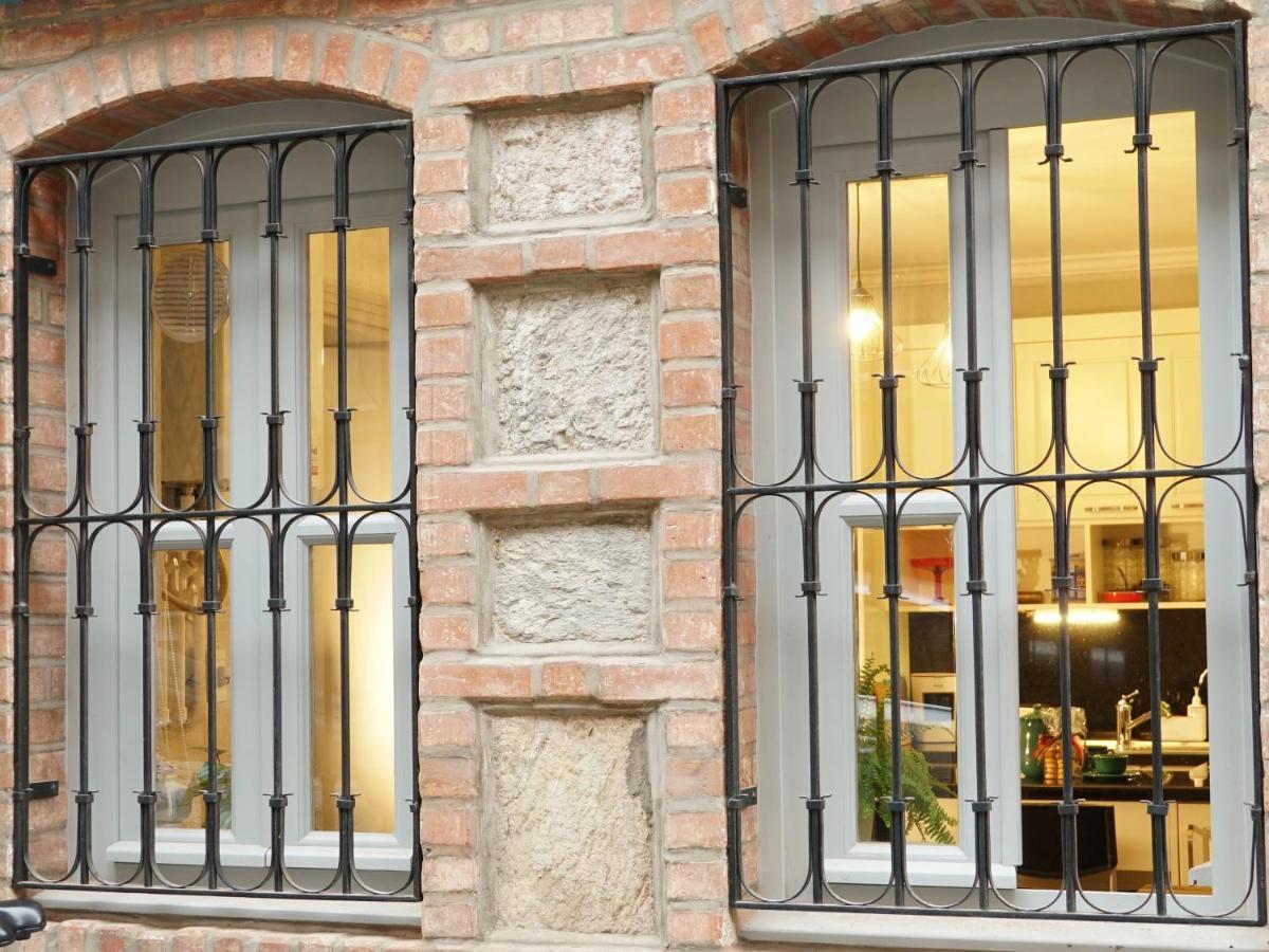 Tilas - In 19th Century Wooden Townhouse,kadikoy