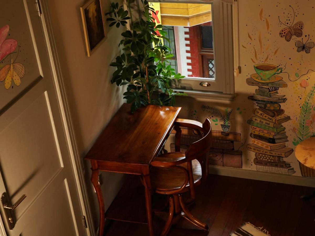 Tilas - In 19th Century Wooden Townhouse,kadikoy *