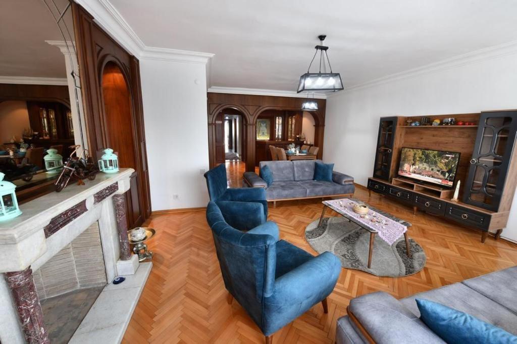 Colorist Apartment