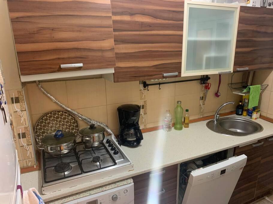 Cosy And Fully Furnished 2 Bedroom *