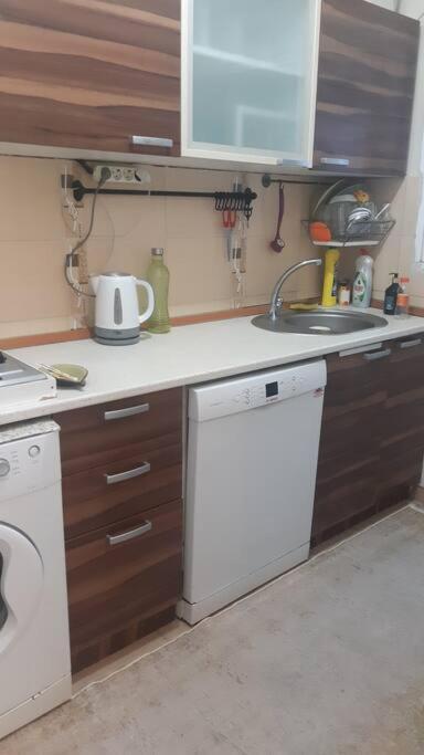 Cosy And Fully Furnished 2 Bedroom * Istanbul